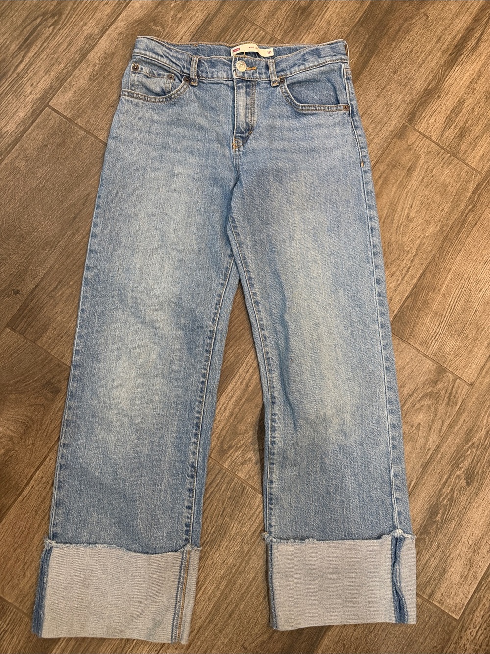 Levi's Light Wash Wide Leg Jeans with Cuffed Hem - Picture 3 of 4